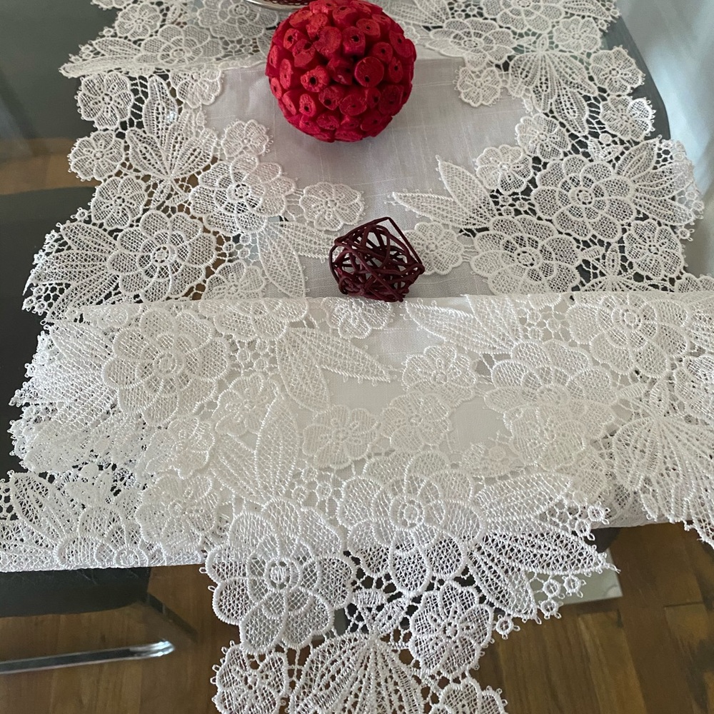 Table runner - Picture 2 of 4